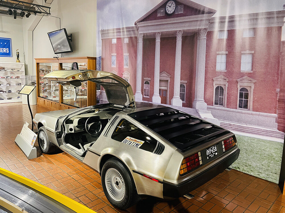 The_Gilmore_Car_Museum_1982 DeLorean DMC-12.JPG